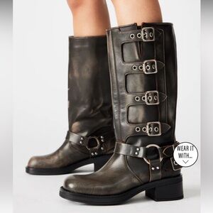 Steve Madden Rocky Boot in brown distressed size 6